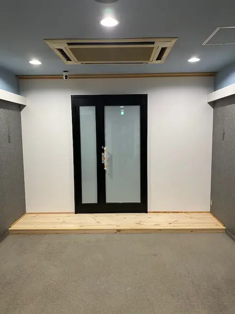 暗証番号で開けるスタジオ専用入口