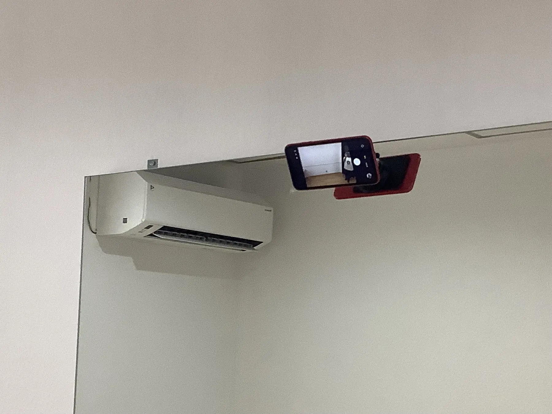 マグネット式スマホホルダーのアップ
